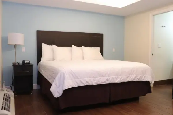 Curtis Inn & Suites 8